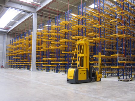 Schmalganglager: Nur 100mm Abstand zu eingelagerten Paletten?